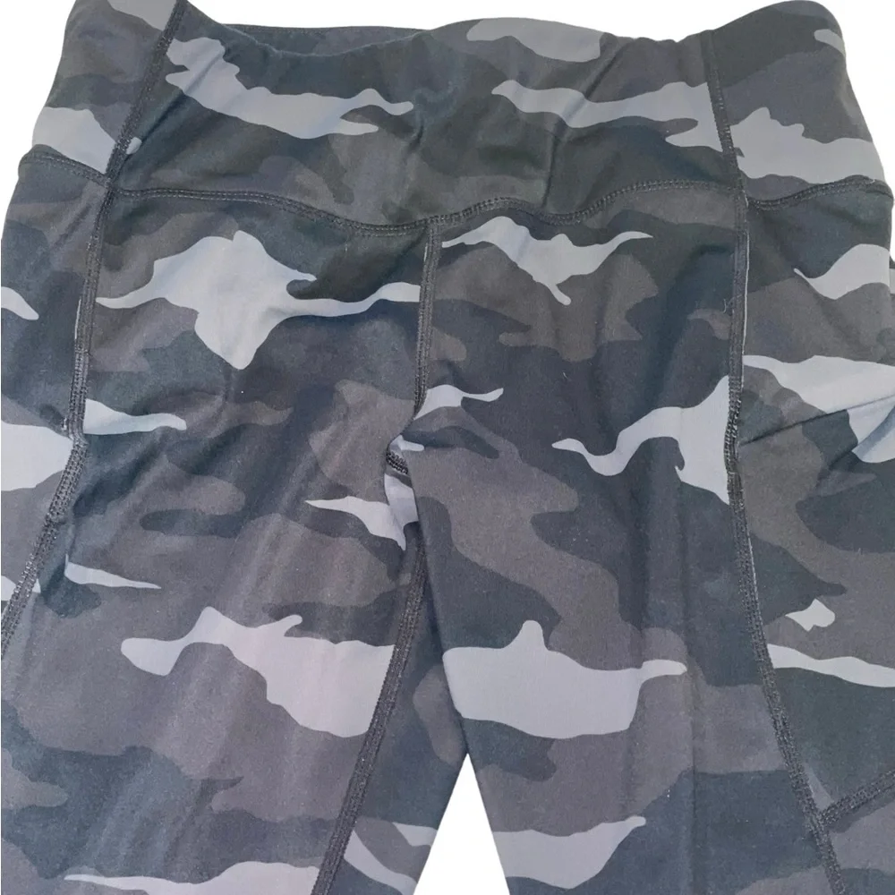 ATHLETA Women’s Gray Camo Print Leggings w/ Pockets Size Small